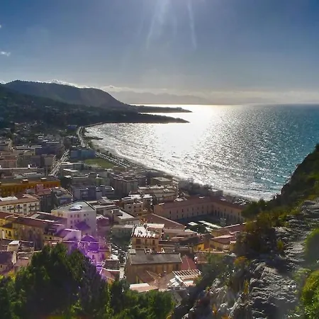 La Dimora Di Adriana - A Few Steps From The Beach Apartment